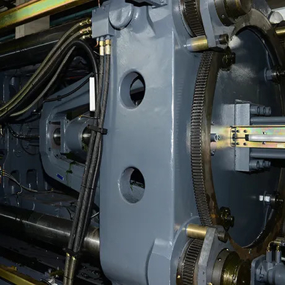 700Ton DIY Automatic Injection Molding Machine Precise Plastic Extrusion
