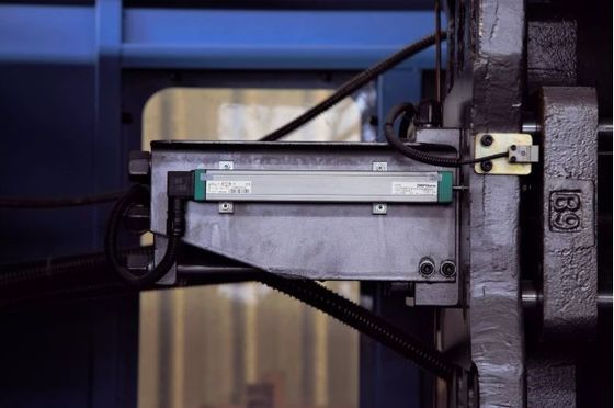 ISO9001 1400 Ton Large Injection Molding Machine For Micro Small Products