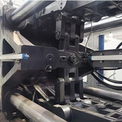 ISO9001 Servo Injection Molding Machine Plastic 180 Ton Injection Molding Machine