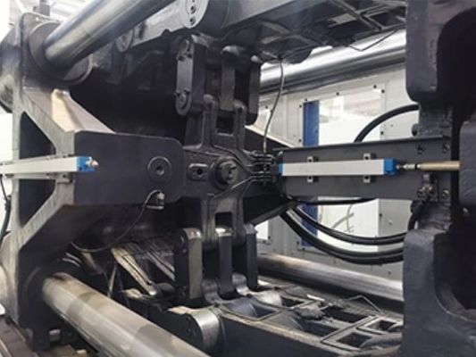 Efficiency 270Ton High Speed Injection Molding Machine 5 Level Segmental Control