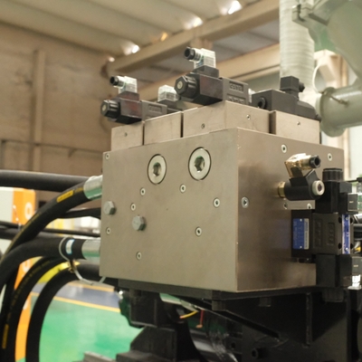 OUCO 800T Orange Servo Motor Injection Molding Machine For Manufacturing Trash Cans